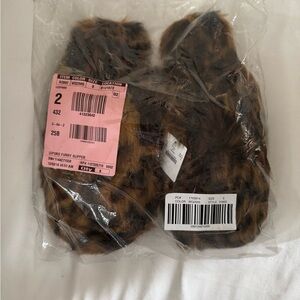 NWT, leopard prints furry slippers